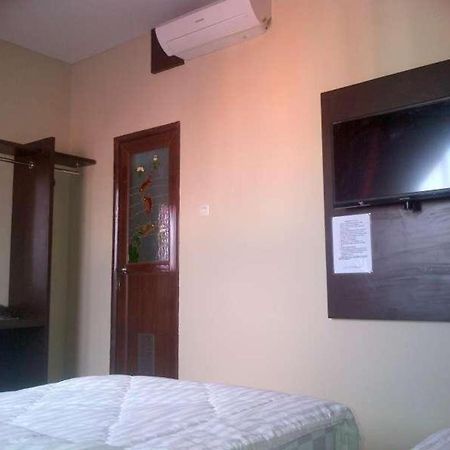 Erin Int Hotel Makassar Exteriör bild