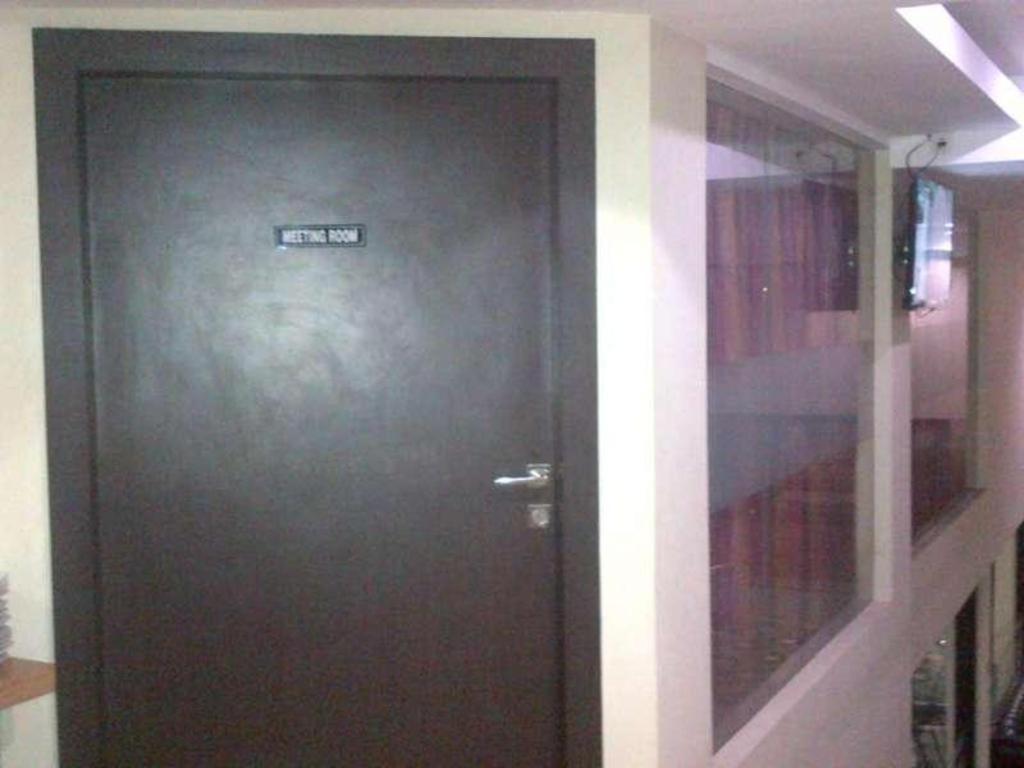 Erin Int Hotel Makassar Exteriör bild