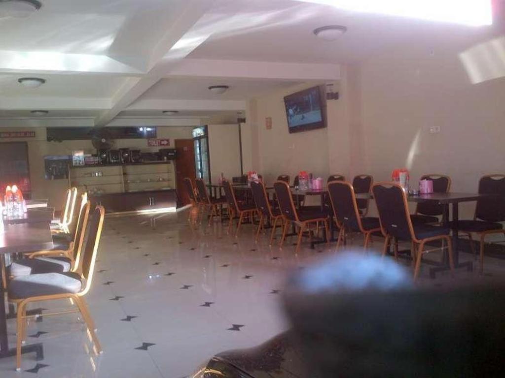 Erin Int Hotel Makassar Exteriör bild